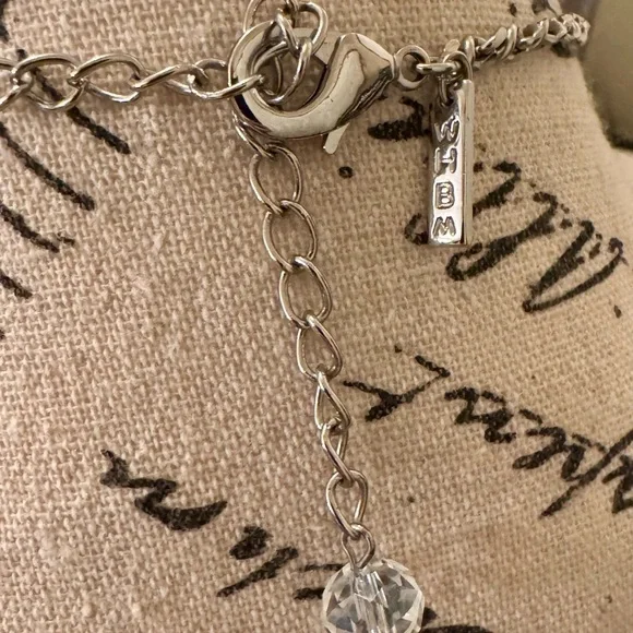 WHBM SINGLE FLOWER STATEMENT NECKLACE ( silver black ) - Picture 4 of 4